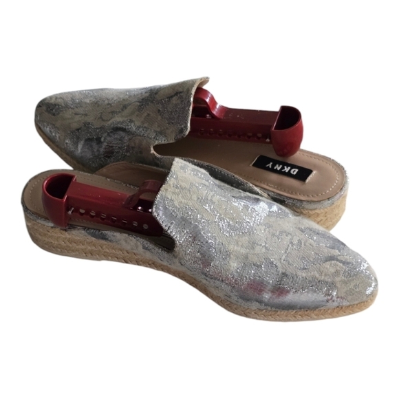 Dkny Slip On Mules Flat Women Sz 9 Metallic Tan Covered Pointed Toe Comfort - Picture 4 of 15
